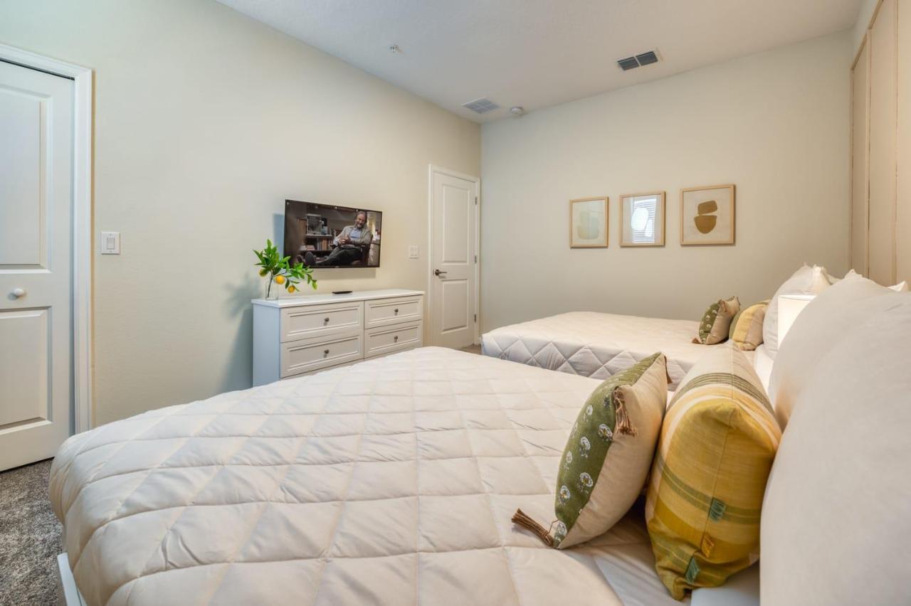 Pleasant Home With Lake View And Themed Bedroom Orlando Exteriör bild
